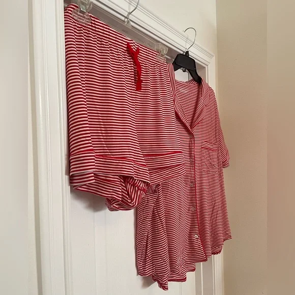 Victoria’s Secret NWOT short sleeve pjs set size XX-Large, red and white stripes - Picture 2 of 15